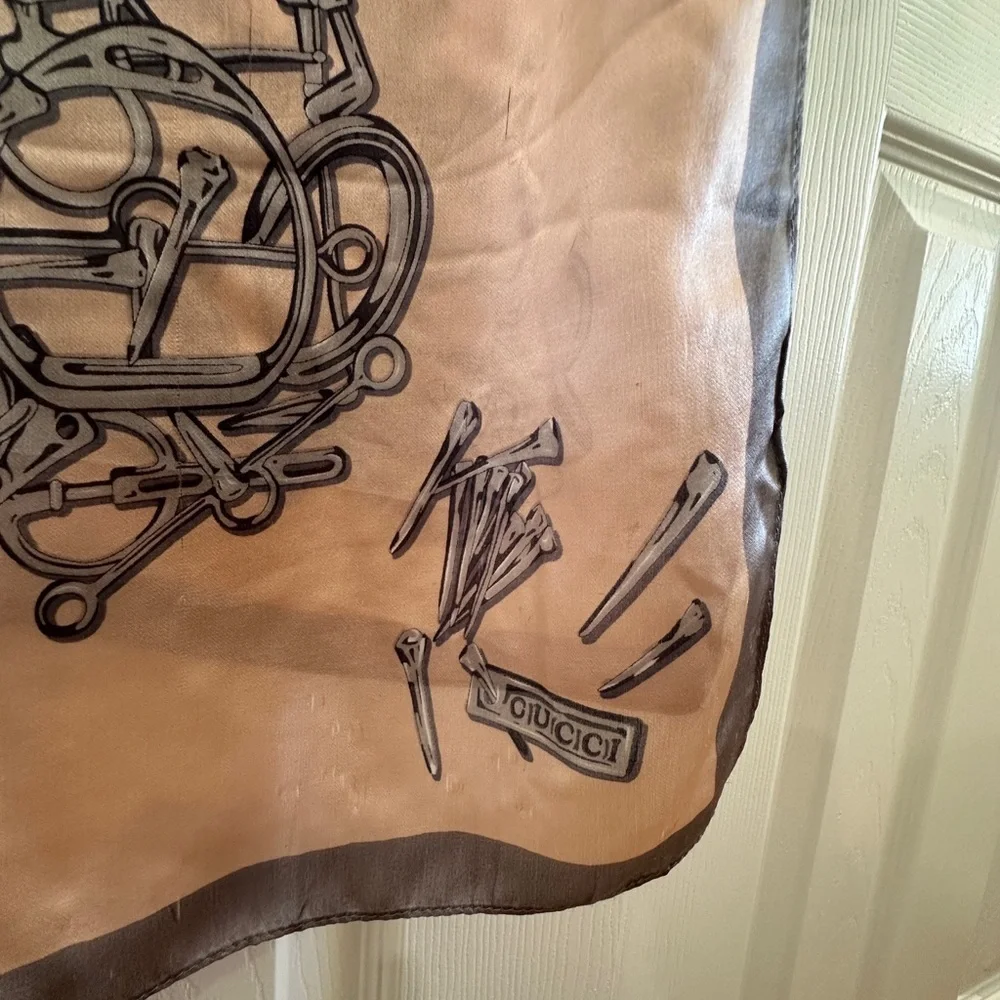 Gucci Horse Pink Silk Scarf with Gucci Designer Box - Picture 3 of 13